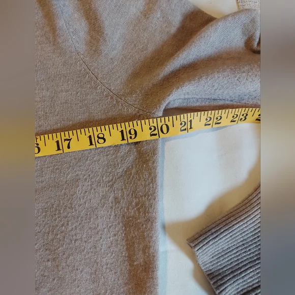 Aaeda Tan Floral Women's Cardigan - Picture 5 of 7